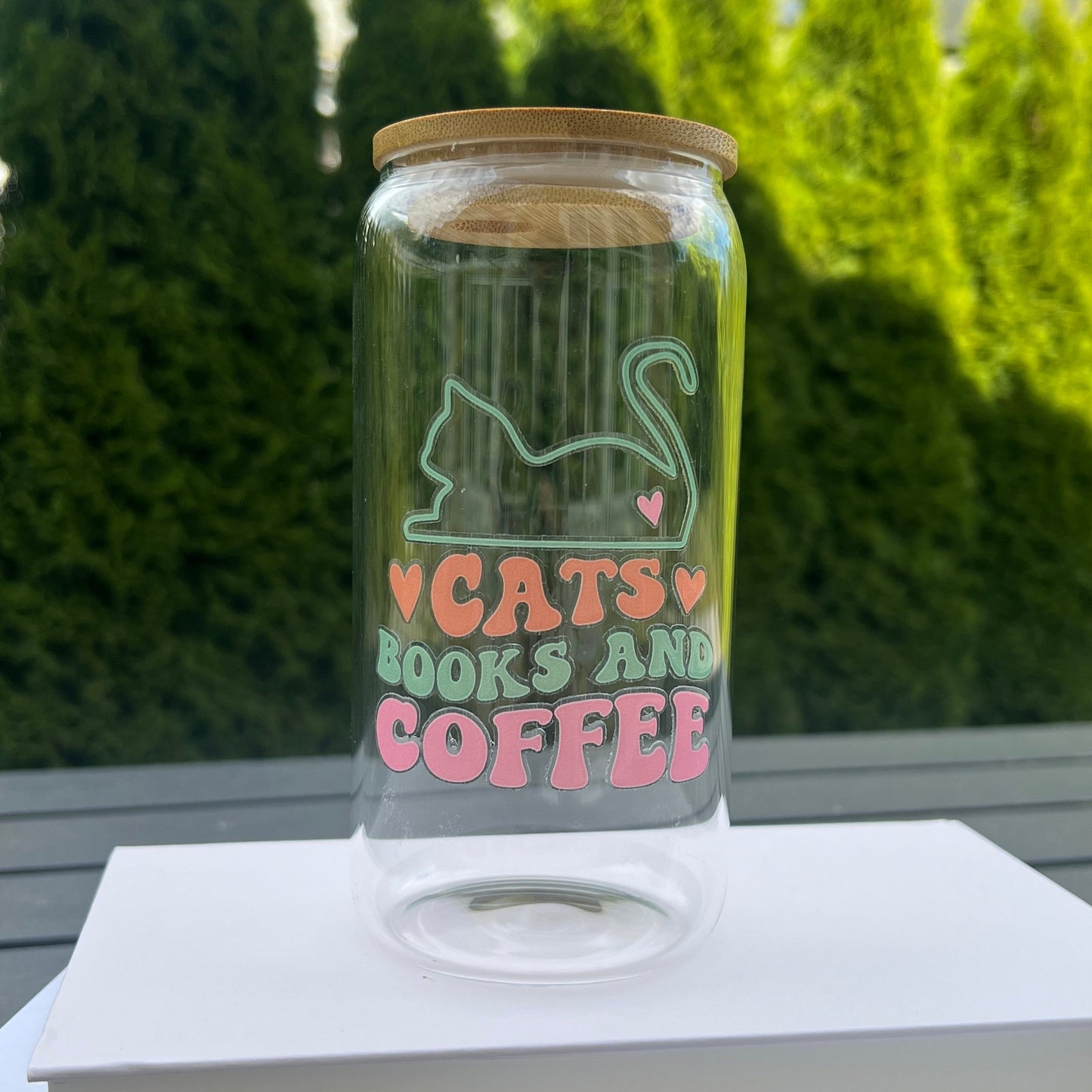 Glas - Cats, books and coffee