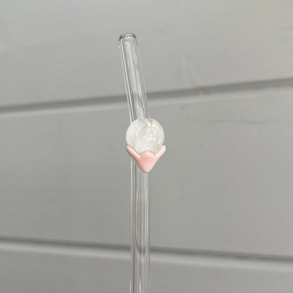 Glassugrör med blomma