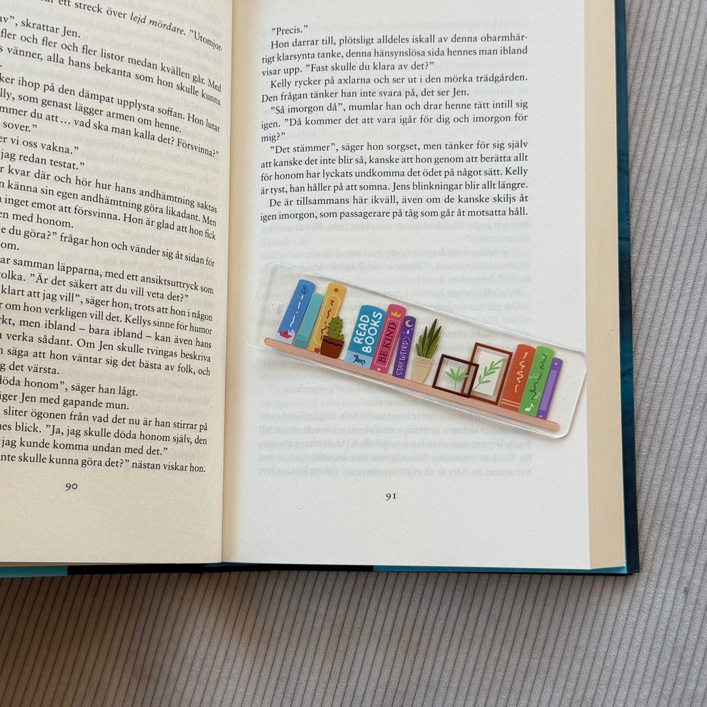 Bokmärke - Cozy bookshelf