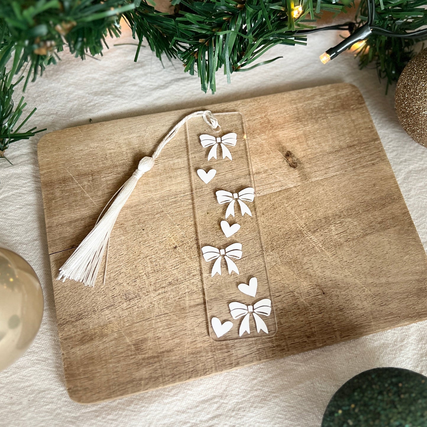Bokmärke - Bows and hearts white